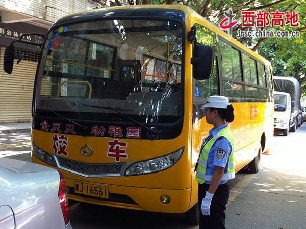 遂寧:交警一大隊組織開展秋季校車安全大檢查 遂寧:交警一大隊組織開展秋季校車安全大檢查