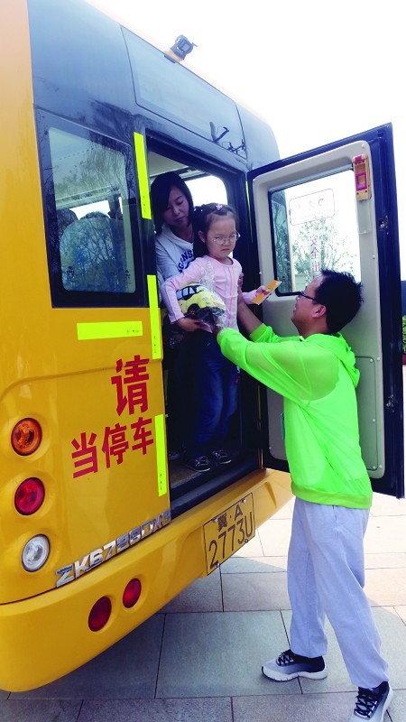 河北首部新國標校車亮相鹿泉市