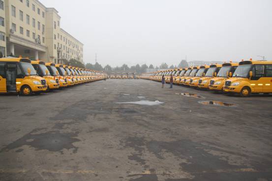 宇通新國標校車在商丘集體上崗