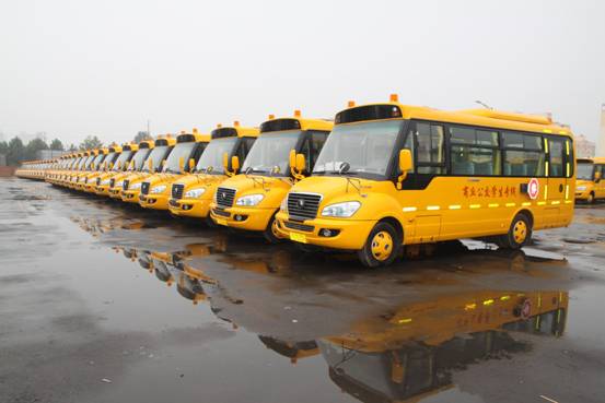 宇通新國標校車在商丘集體上崗