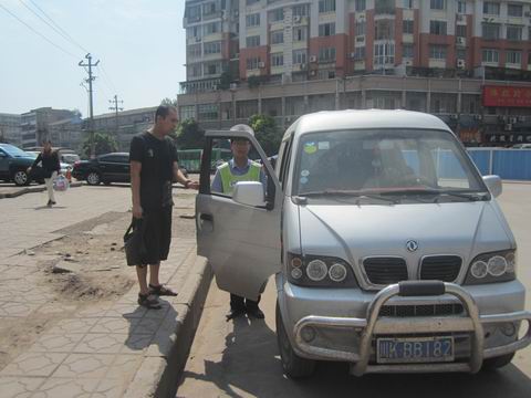 內(nèi)江：交警二大隊采取有力措施 進(jìn)一步加強(qiáng)校車安全管理工作