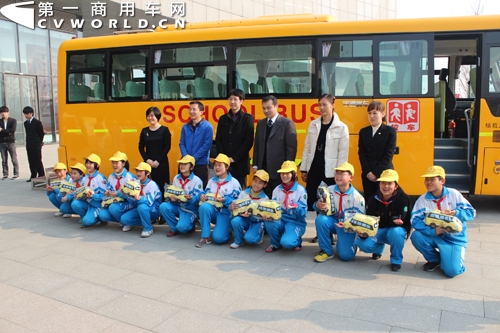 現(xiàn)在校車面臨諸多尷尬