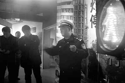 校車司機 集體學(xué)“過馬路”