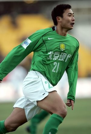 國(guó)腳高雷雷支教曝校車被征用 怒斥對(duì)中國(guó)失望