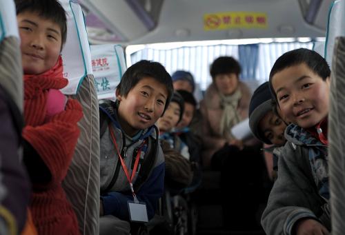 甘肅：寄宿生校車接送全覆蓋