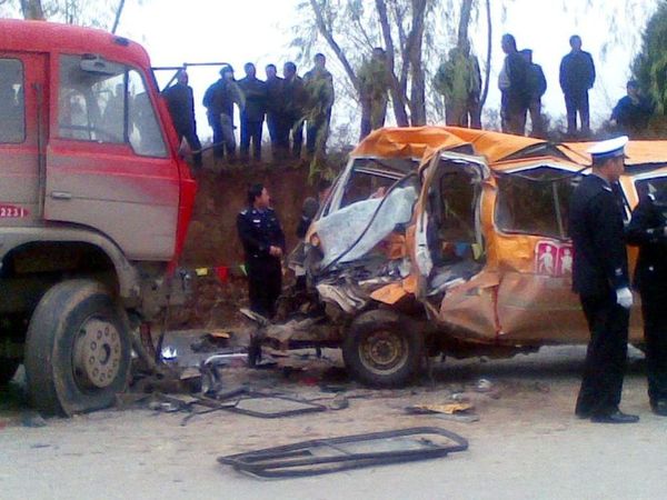 歷數(shù)近年來(lái)的校車事故