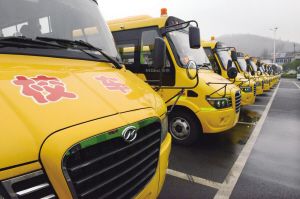 丹陽“大鼻子”校車將投運 配防撞監控裝置