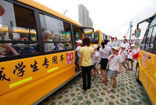 不達標將停運 校車必安裝衛星定位裝置