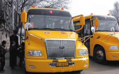 蘭州桃樹坪小學孩子坐上了“大鼻子”校車（圖）