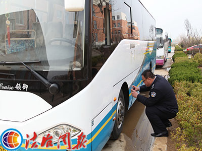 山東費縣對校車開展拉網式安全隱患大排查
