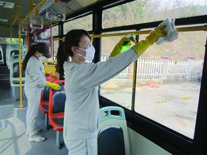 青島公交出租校車大消毒 防H7N9