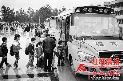 天長購置98輛“大鼻子”校車