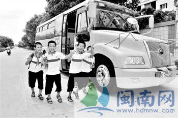 石獅出資210萬(wàn)元補(bǔ)助學(xué)校添置30輛國(guó)際標(biāo)準(zhǔn)校車(chē)