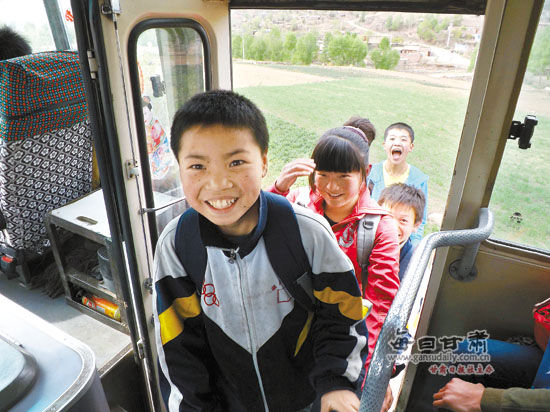 蘭州嘗試校車運營新模式 農村配備校車專業化才是最終出路 蘭州嘗試校車運營新模式農村配備校車專業化才是最終出路