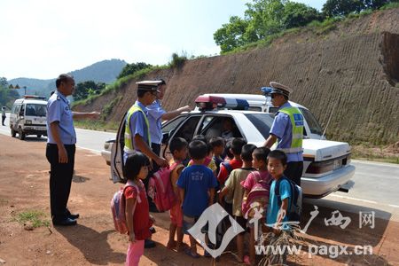 無證駕駛校車拘留