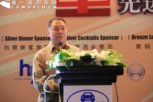 中國公路學(xué)會客車分會副秘書長佘振清