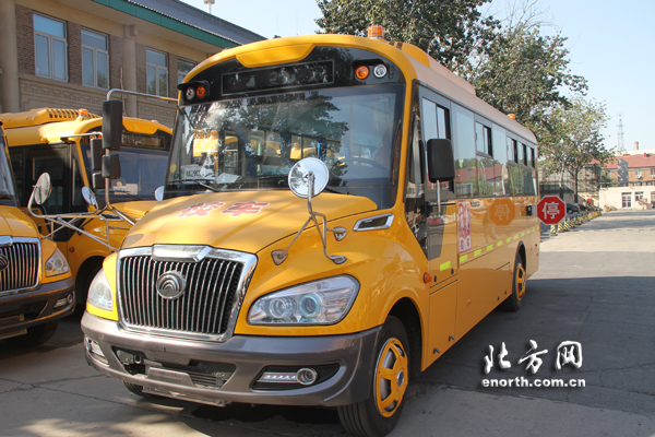 專業(yè)版宇通“長(zhǎng)頭”校車抵津