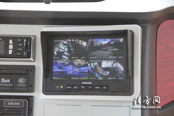 專業(yè)版宇通“長(zhǎng)頭”校車抵津