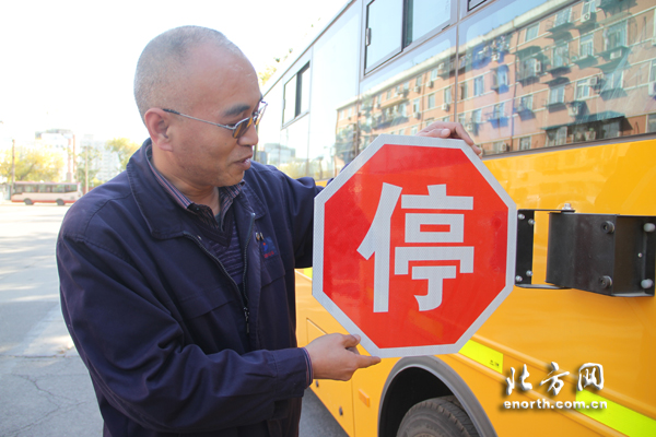 專業(yè)版宇通“長(zhǎng)頭”校車抵津