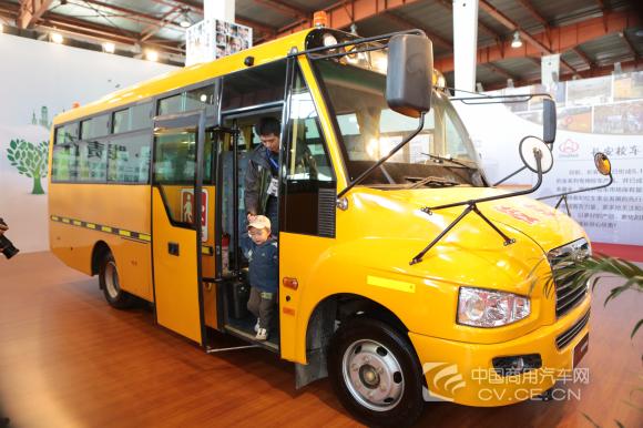 一汽校車:智在安全 踐責在心