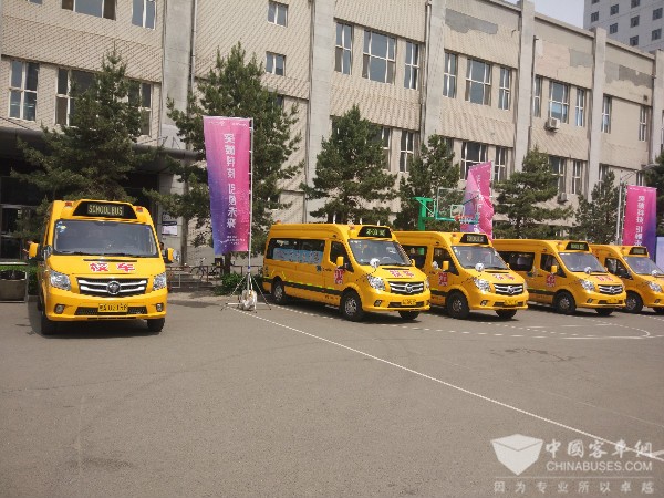 用責任與愛心占領教育高地 歐輝品質校車進“冰城”