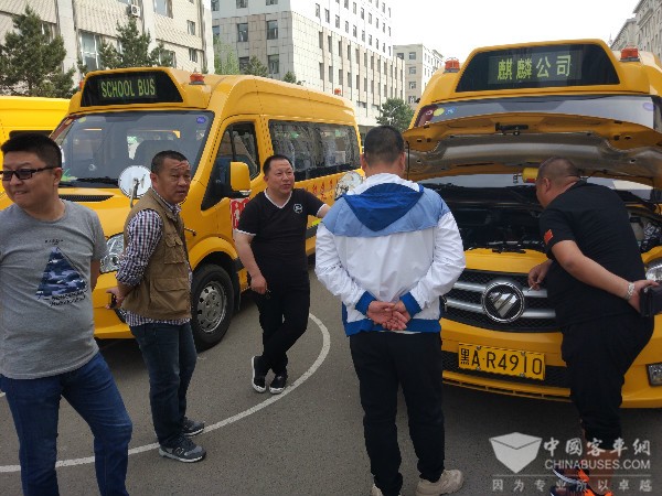用責任與愛心占領教育高地 歐輝品質校車進“冰城”