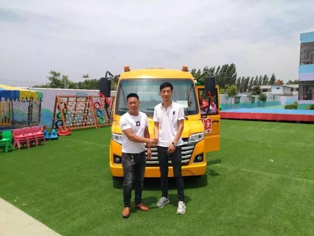 再創佳績｜五菱校車多地交車成功