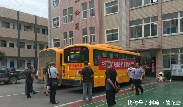 校車巡展進湖北——暑期巡展系列報道之一 校車巡展進湖北——暑期巡展系列報道之一
