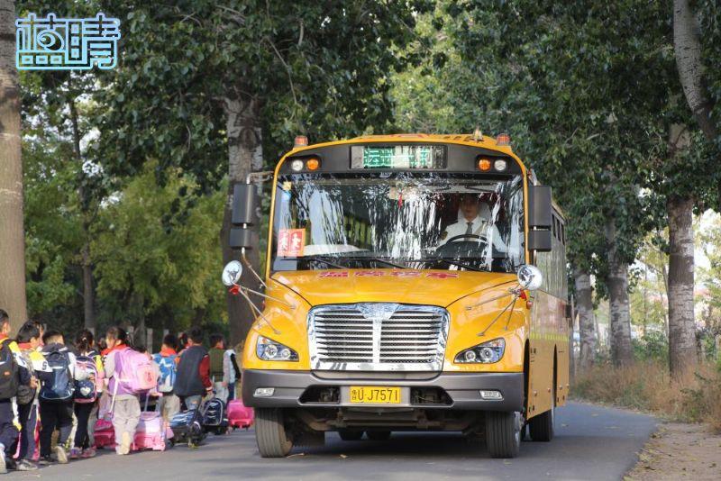 為學生提供乘車便利交運溫馨校車再增7輛校車