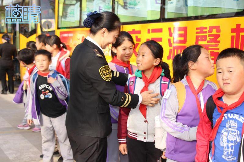 為學生提供乘車便利交運溫馨校車再增7輛校車