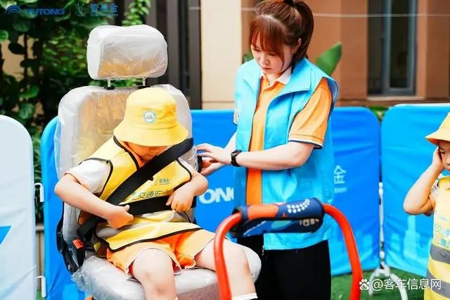 宇通&amp;amp;壹基金兒童交通安全公益行走進福建千人活動站