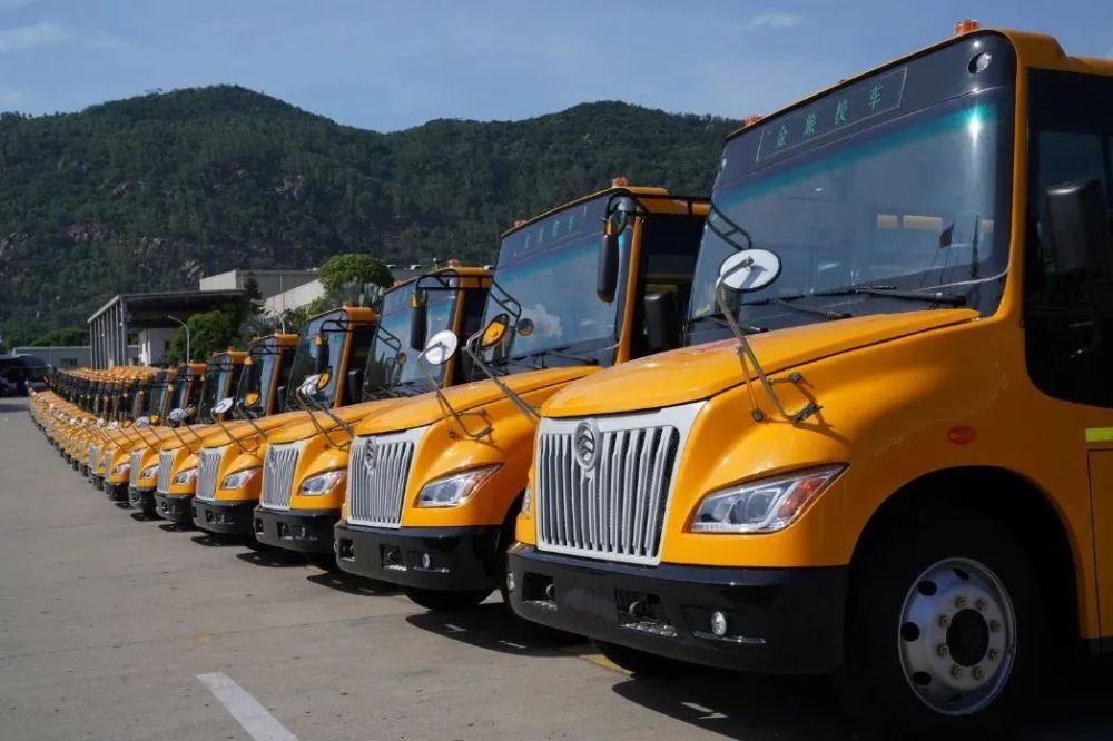 平安上學(xué)路，金旅校車為“愛”守護