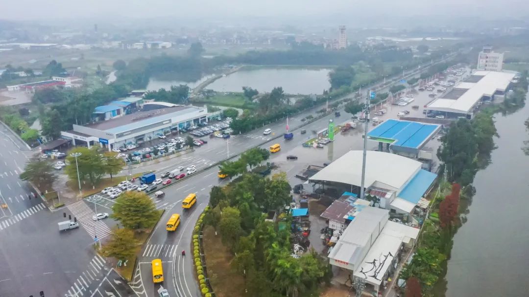 新年開門紅，45輛宇通校車駛?cè)腴_平!