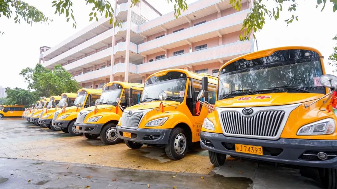 新年開門紅，45輛宇通校車駛?cè)腴_平!