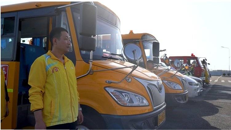 做通勤路上的“鋼鐵防線”,宇通校車實景演練護航上學路 做通勤路上的“鋼鐵防線”,宇通校車實景演練護航上學路