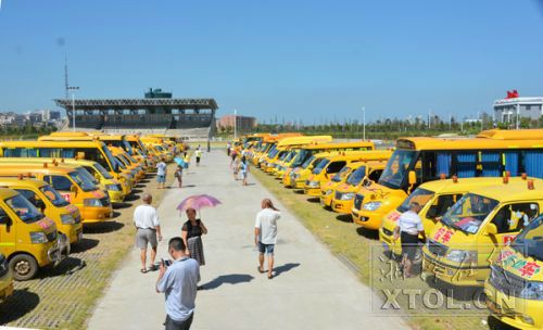 湘潭建立健全完善學生接送車輛檔案 110輛校車統一著裝