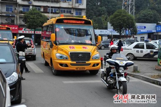湖北：宜昌交警聯合幼兒園開展校車安全演練