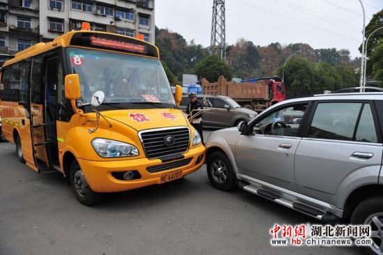 湖北：宜昌交警聯合幼兒園開展校車安全演練