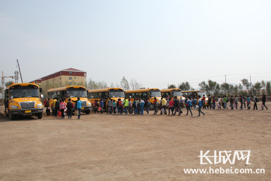 承德豐寧縣：20輛校車覆蓋全縣21個鄉(xiāng)鎮(zhèn)全面運行