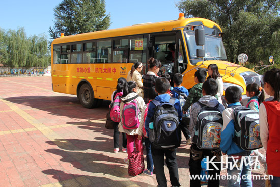 承德豐寧縣：20輛校車覆蓋全縣21個鄉(xiāng)鎮(zhèn)全面運行