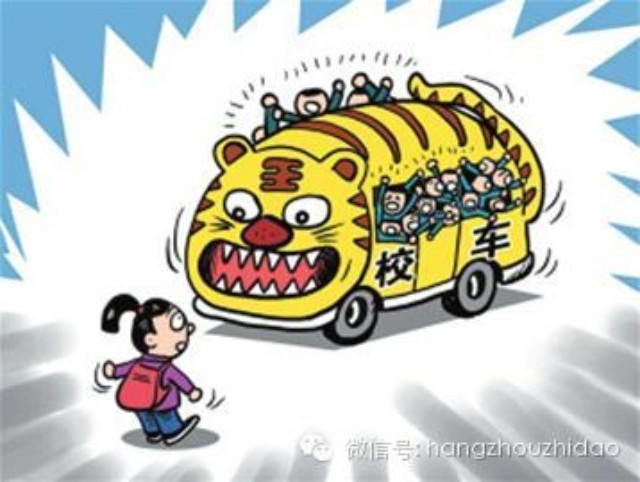 校車司機邊吃早點邊開車 安全意識惹人憂