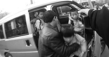 “黑校車”頂風上路 7座面包車塞23個孩子