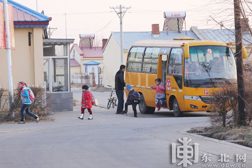 肇東市五站鎮校車入村屯