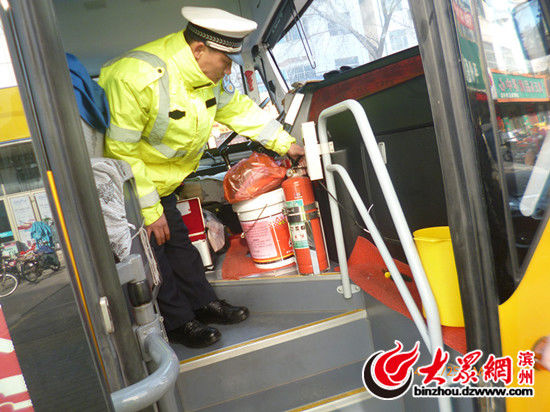 博興交警開展12.25校車集中整治行動