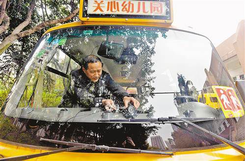 GPS定位攝像遠程監控校車