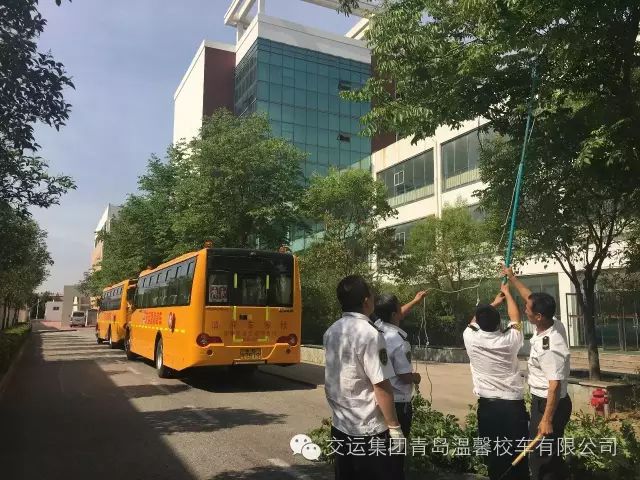 校車司機做“園丁”保障校車安全性