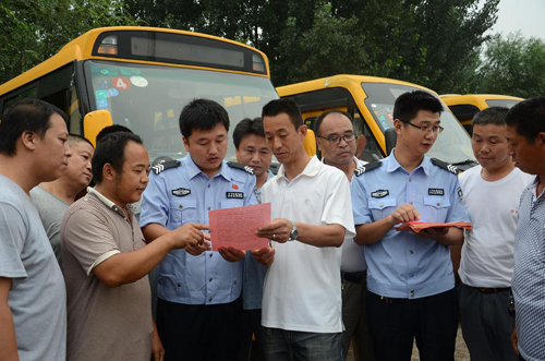 新學(xué)期開學(xué)，各地校車司機(jī)交通安全教育工作進(jìn)展
