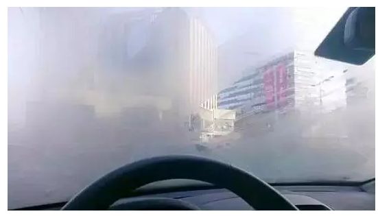 下雨天開車除霧，只需這5招！