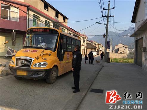 張家界交警一大隊多次深入各大幼兒園檢查校車安全