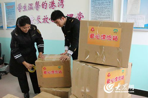 交運(yùn)溫馨校車公司“愛心漂流站”三天收兩千件衣物 已寄往云南山區(qū)